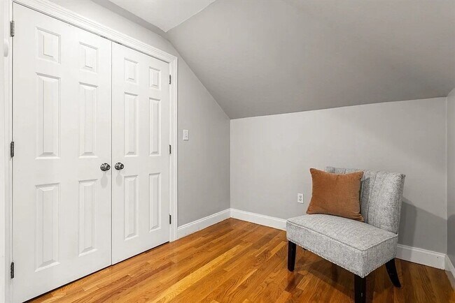 Building Photo - 334 Mystic St