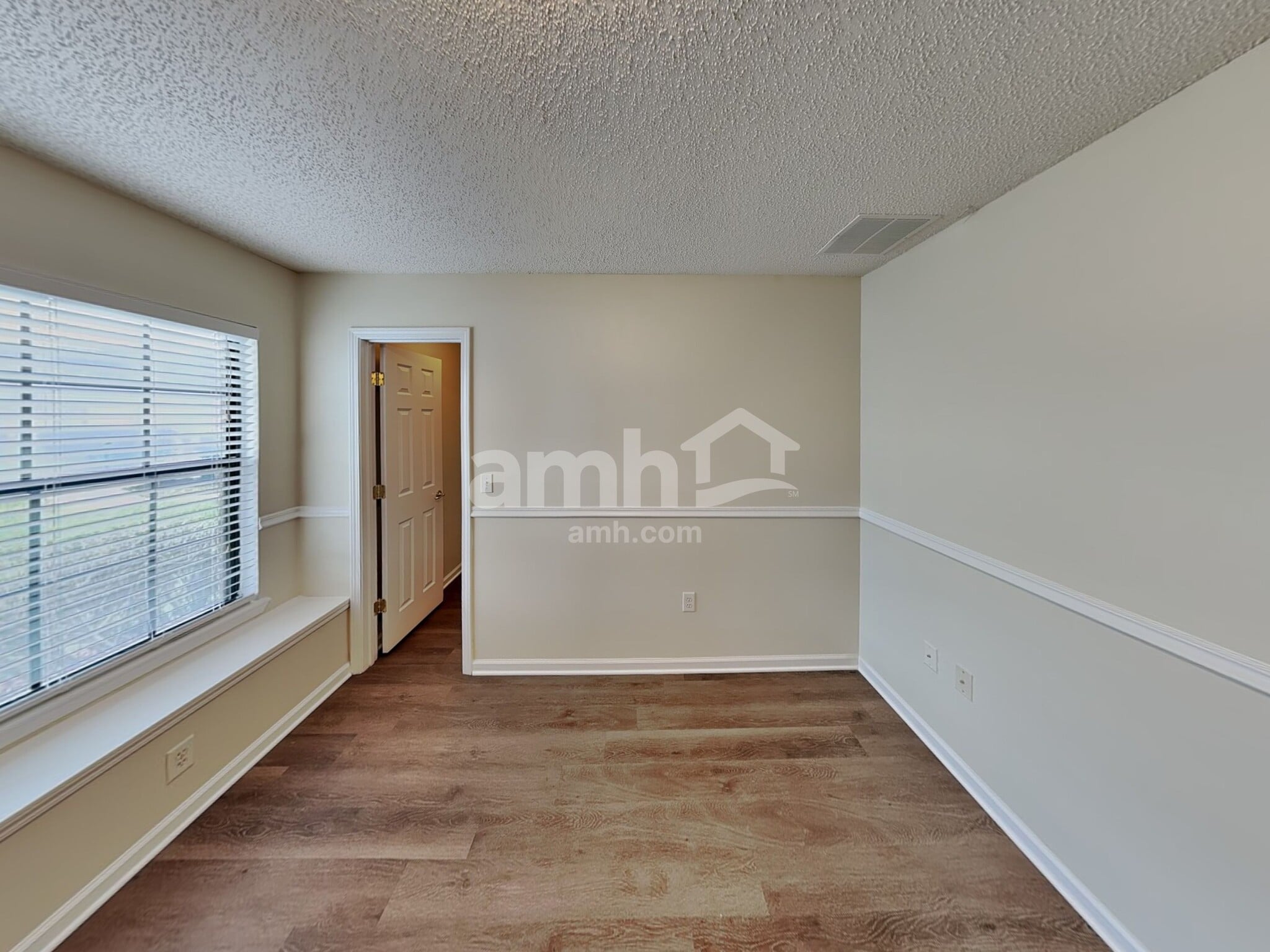 Building Photo - 3747 Alcove Dr