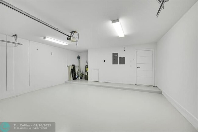 Building Photo - 6488 Via Rosa
