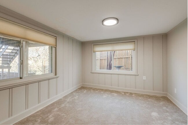 Building Photo - Spacious Green Hills Retreat | 3–4BR, 3BA | Deck, Hot Tub, & Prime Location