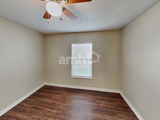 Building Photo - 6606 Gentle Oaks Dr N