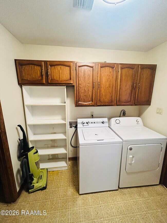 Building Photo - 604 Briargate Cir