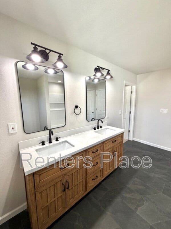 Building Photo - 543 N Ridgeway St