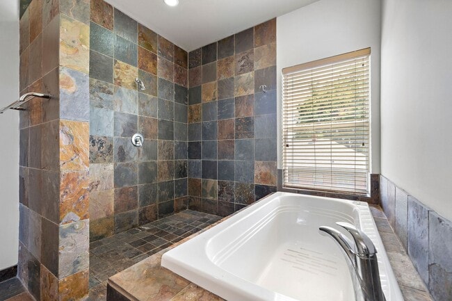 Building Photo - 1414 Rosewood St