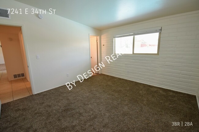 Building Photo - Beautifully Remodeled East Side 3 Bed 2 Ba...