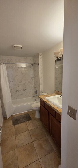 Building Photo - 1472 Albion St