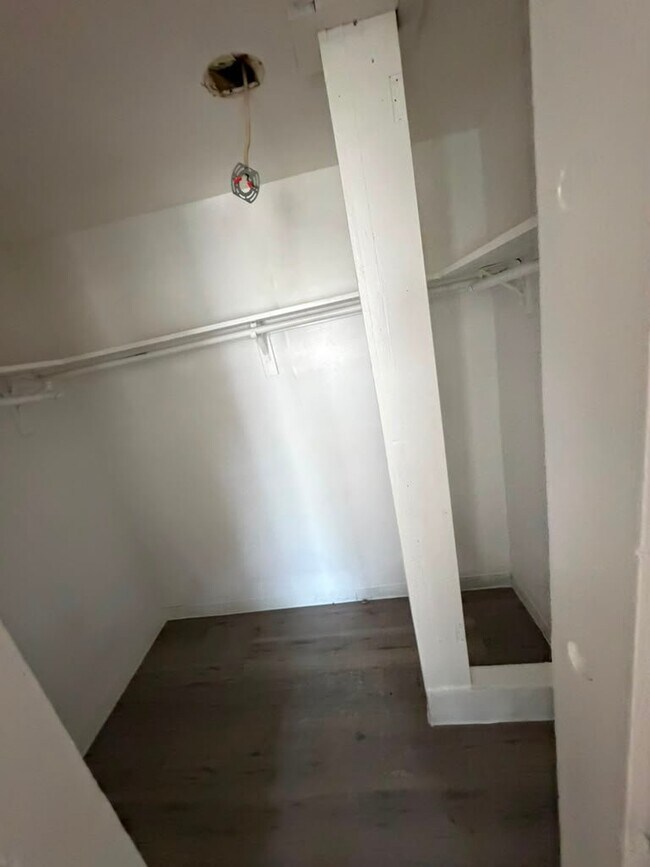 Building Photo - 341 Myrtle Ave
