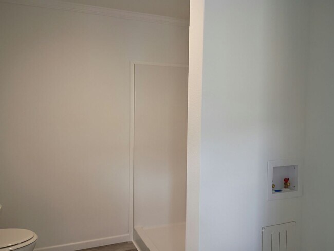 Building Photo - 38 Lily Dr