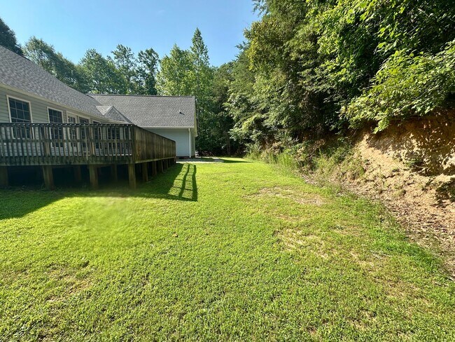 Building Photo - 3 Bedroom Home - Private - Central SC