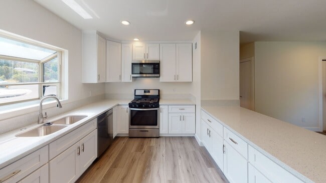 Building Photo - 5836 Baja Dr