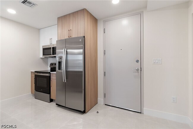 Building Photo - 26600 Rosewood Pointe Dr