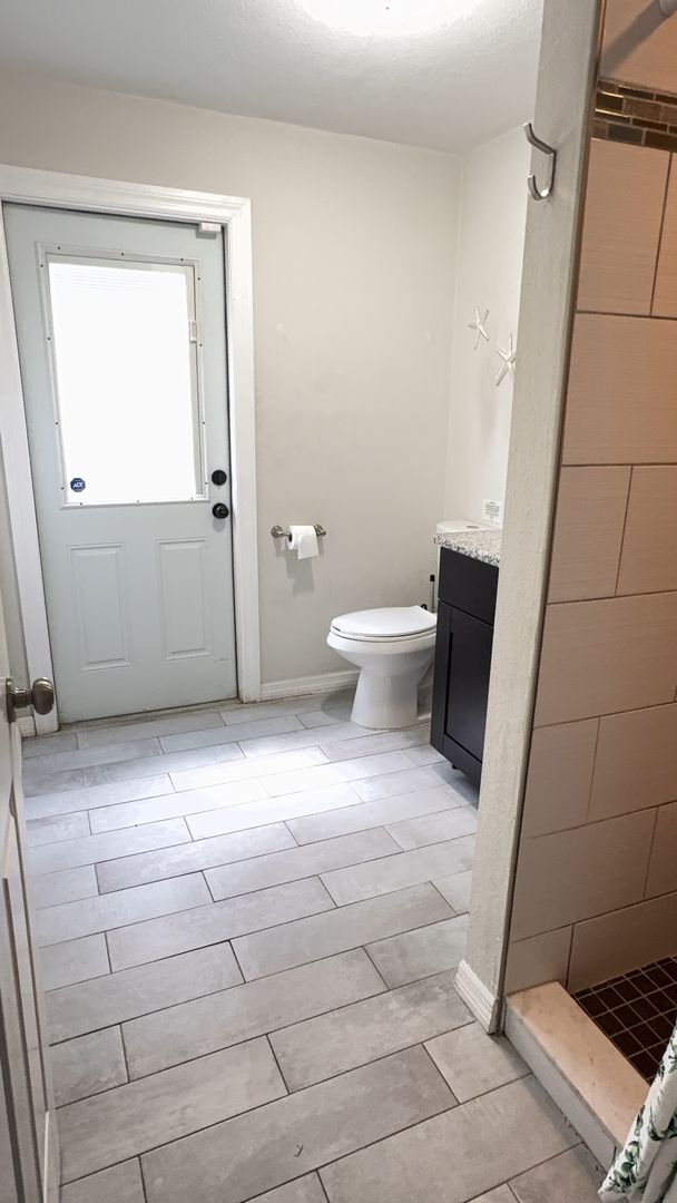 Building Photo - Fully Furnished 3 bedroom pool home in Largo