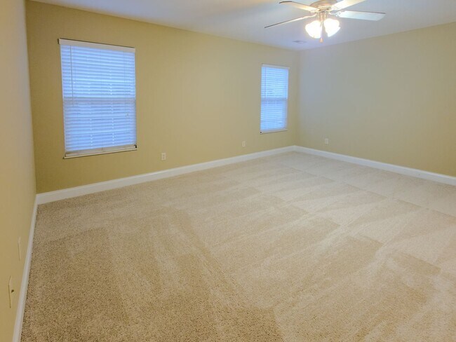 Building Photo - Knoxville 37931 - 4 bedroom 2.5 bath - call Ryan Fogarty 865-333-4840