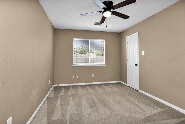 Building Photo - 20931 Deauville Dr