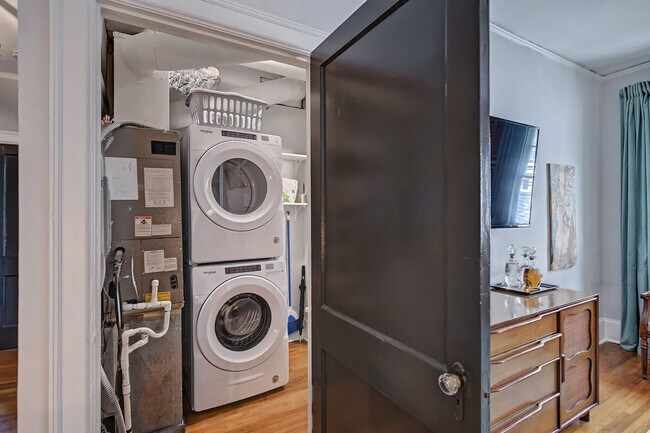 Building Photo - 518 Lamar Ave