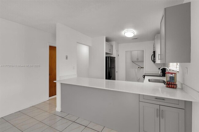 Building Photo - 6732 SW 15th St