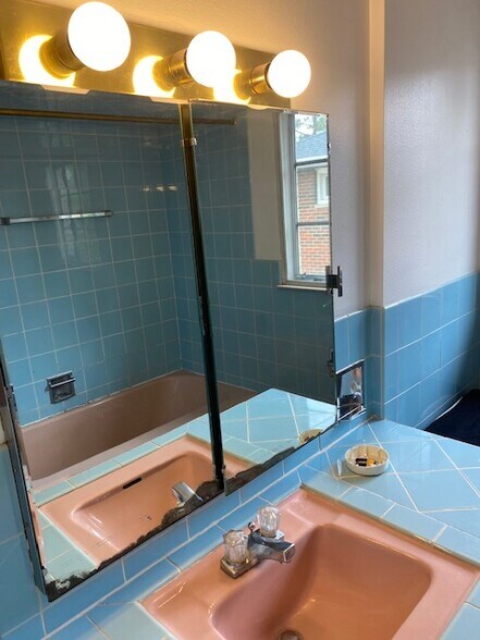 Building Photo - 1713 Shatto Ave