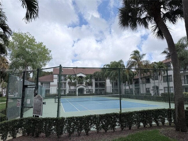 Building Photo - 620 S Park Rd