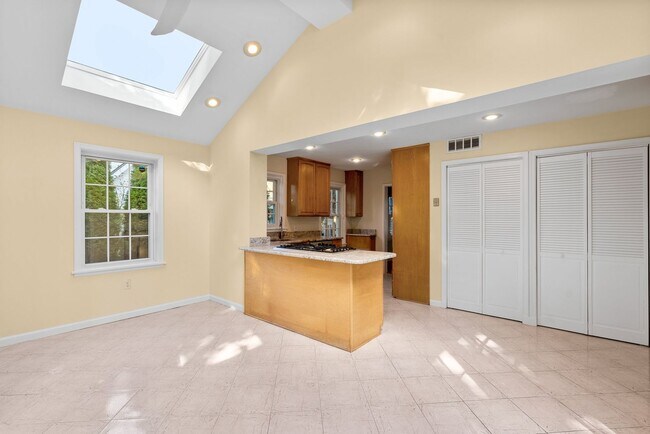 Building Photo - 3 Bed 3 Bath - Kensington Craftsman - Move In Ready