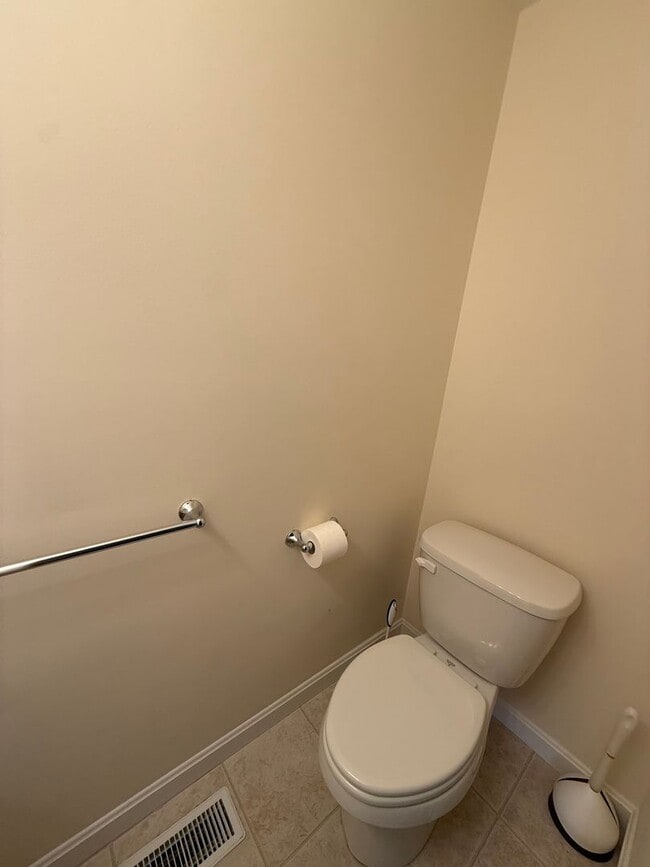 Building Photo - Furnished 2 Bedroom Condo Available for 1 ...