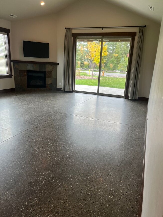 Building Photo - Sought after Dover Bay Home