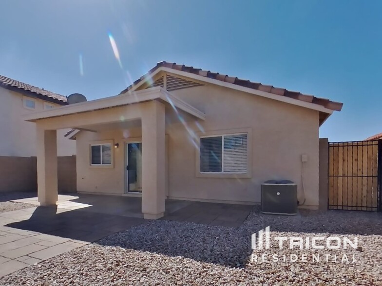 Building Photo - 22792 W Gardenia Dr