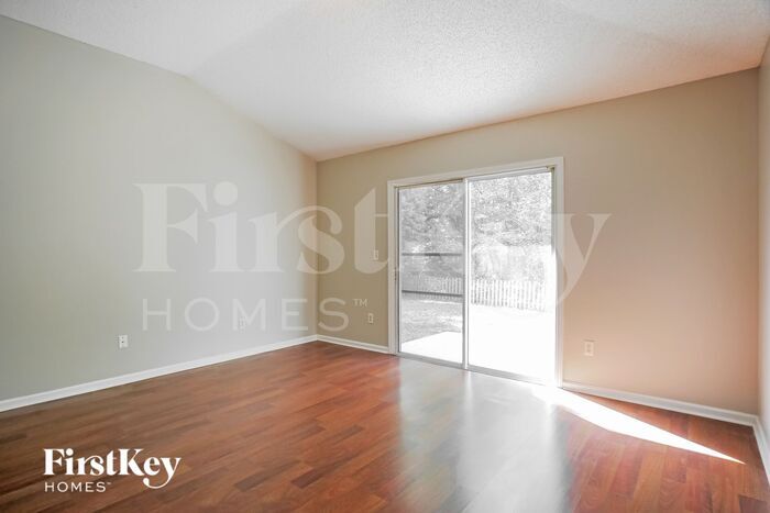 Building Photo - 489 MacKenzie Cir