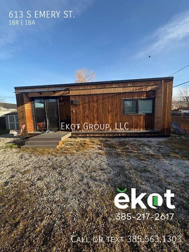 Building Photo - 613 Emery St W