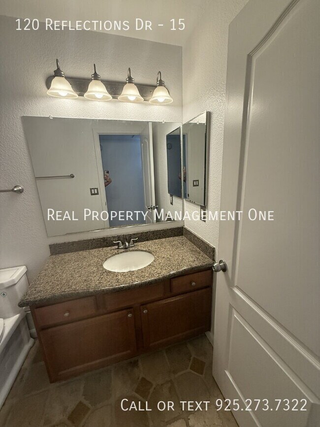 Building Photo - 120 Reflections Dr