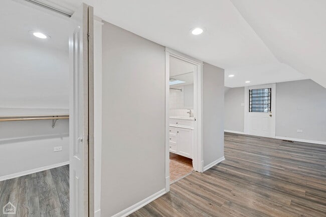 Building Photo - 4242 N Kimball Ave