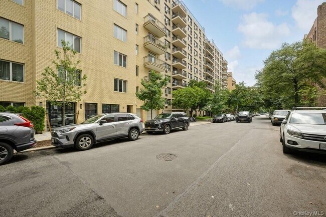 Building Photo - 1251 E 19th St