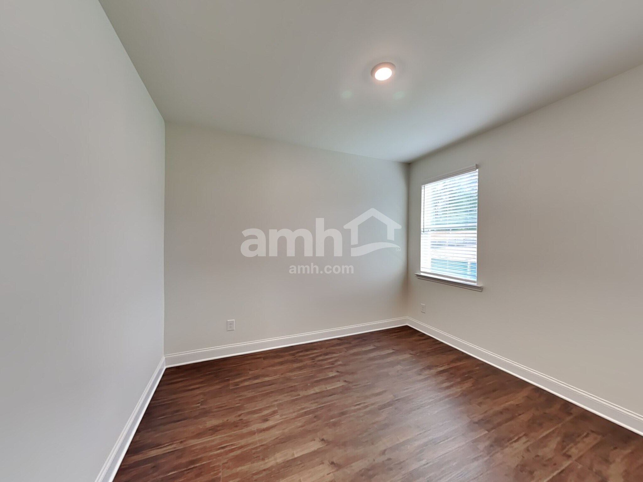 Building Photo - 556 Summit View Lane