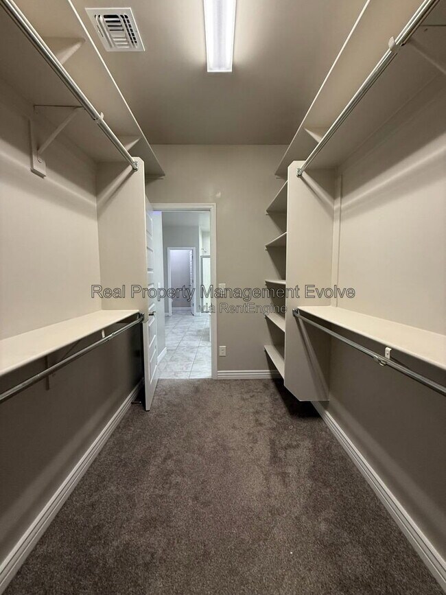 Building Photo - 5352 W Farmhand Dr