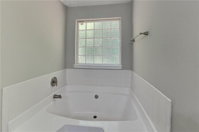 Building Photo - 4087 Rosebud Park Dr