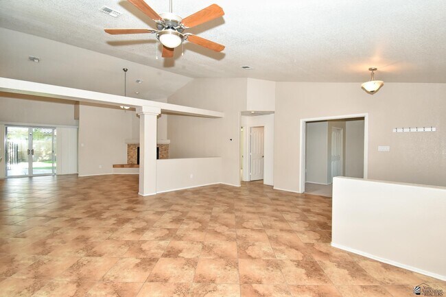 Building Photo - 8406 E Lorenzo Ln