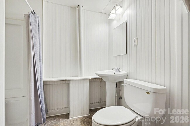 Building Photo - 113 Suncrest Rd