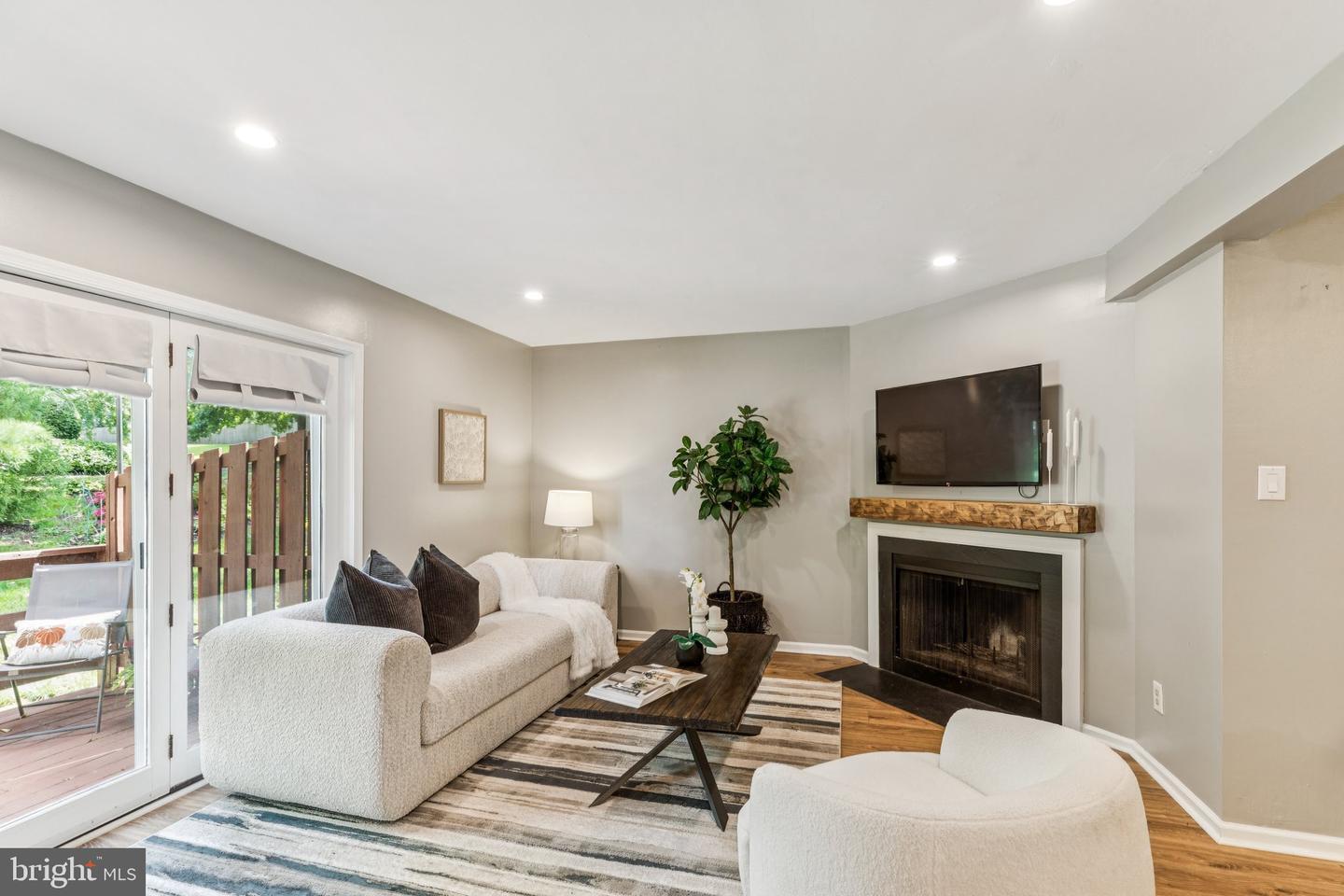 LR - 81 Talbot Ct