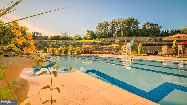 Building Photo - 8201 River Rd