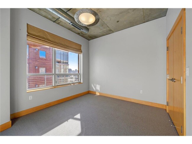 Building Photo - 150 NE 2nd St