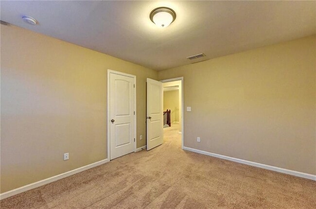 Building Photo - 1075 Hampton Oaks Dr