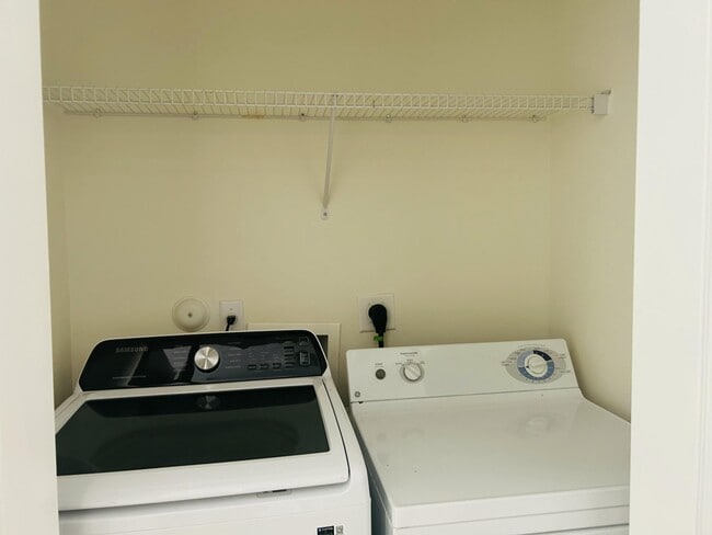 Building Photo - 2124 SE Eatonville Dr