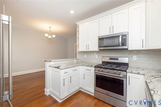 Building Photo - 2302 Maplewood Ave