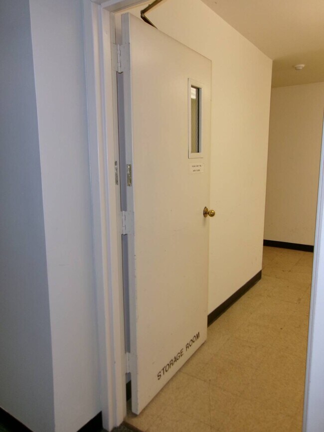 Building Photo - 222 S Ten Broeck St