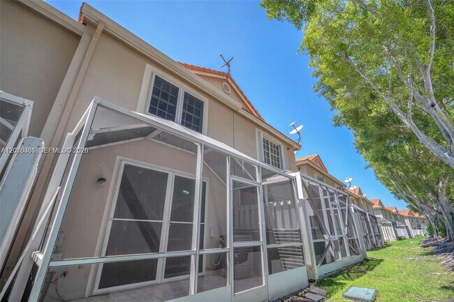 Building Photo - 800 Sorrento Dr
