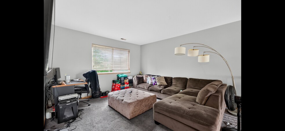 Building Photo - 949 Tanager Ct