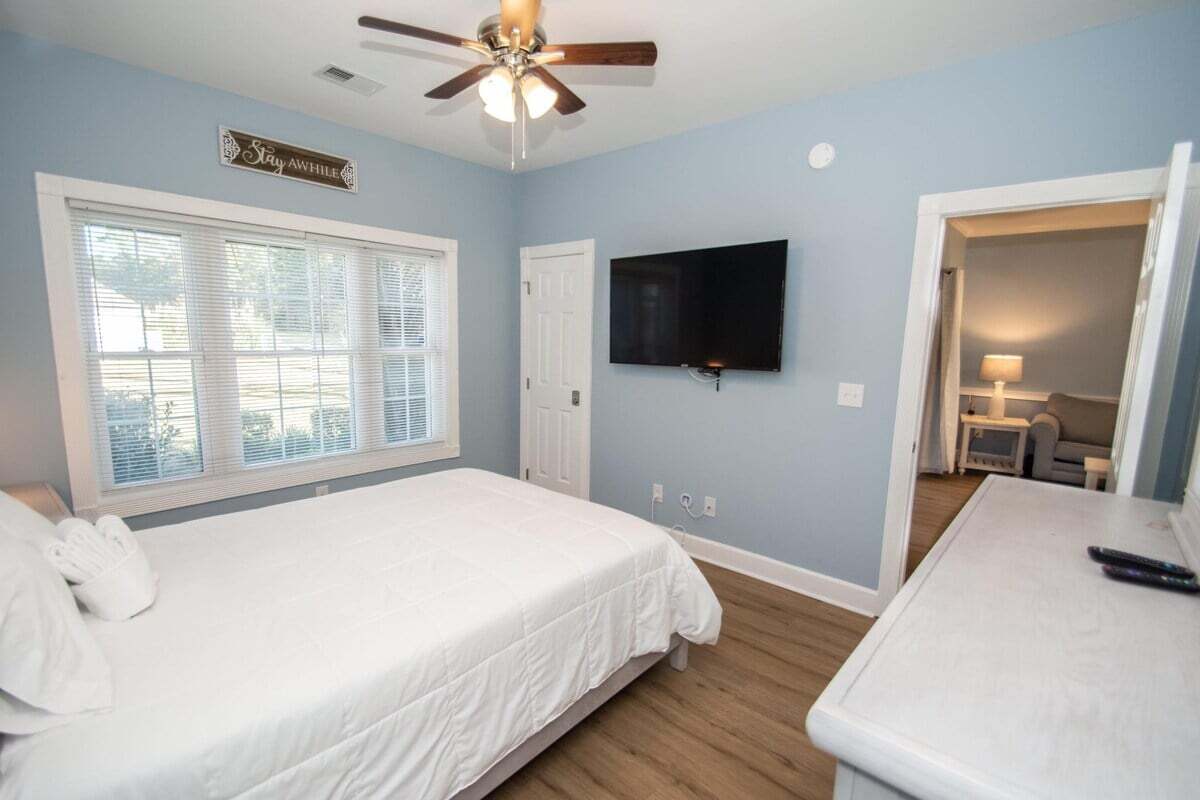 Building Photo - 4868 Dahlia Ct