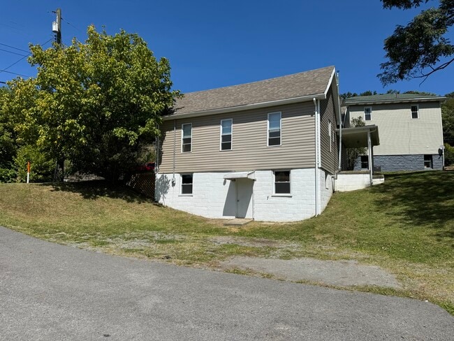 Building Photo - 1911 Morgantown Ave