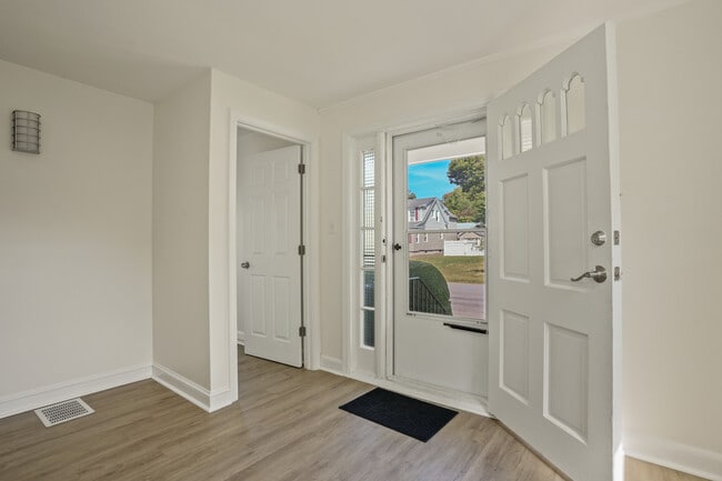 Building Photo - 221 Hunyadi Ave