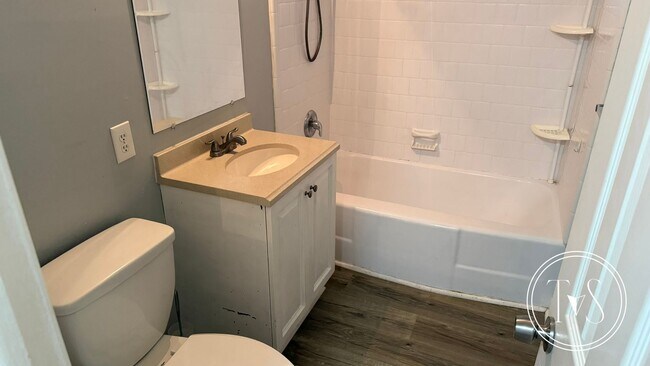 Building Photo - RATE DROP ALERT (was $2300/month)!