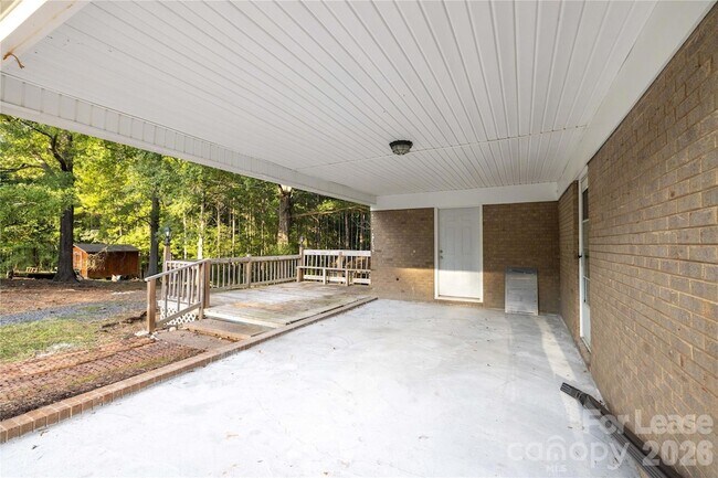 Building Photo - 420 Eastover Ave
